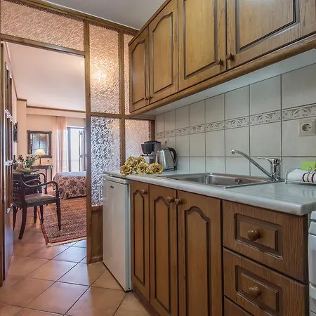 Ξενοδοχείο με διαμερίσματα Marianna's 3*