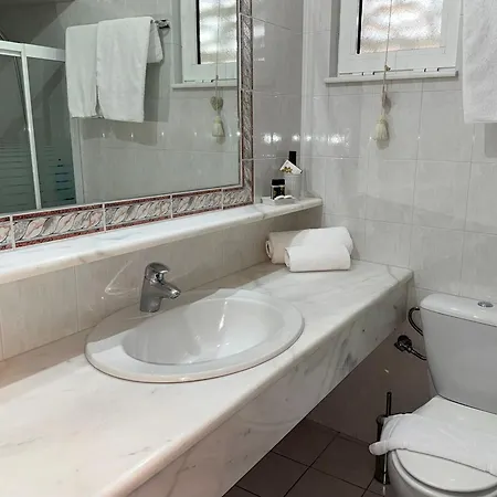 Apart Otel Marianna's Karpenísion